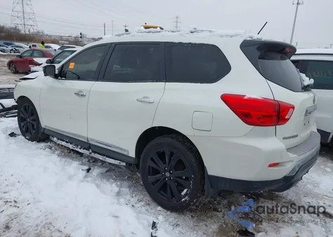 2017 Nissan Pathfinder Platinum z USA, uszkodzony, nr VIN 5N1DR2MM9HC669695